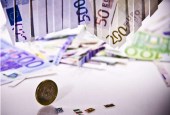 外汇局公布21个外汇违规典型案例，涉及招商、汇丰等8家银行